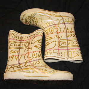 Coach rain boots size 6b